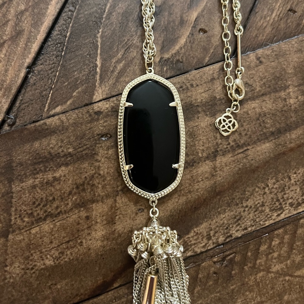 Kendra Scott necklace